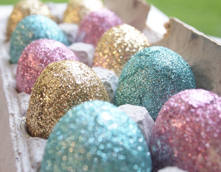 décoration de Pâques à fabriquer œufs-paillettes-multicolores