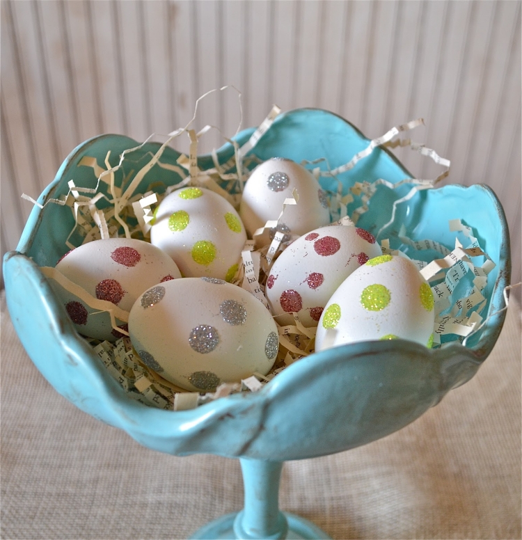 décoration de Pâques à fabriquer enfants-œufs-pois-paillettes