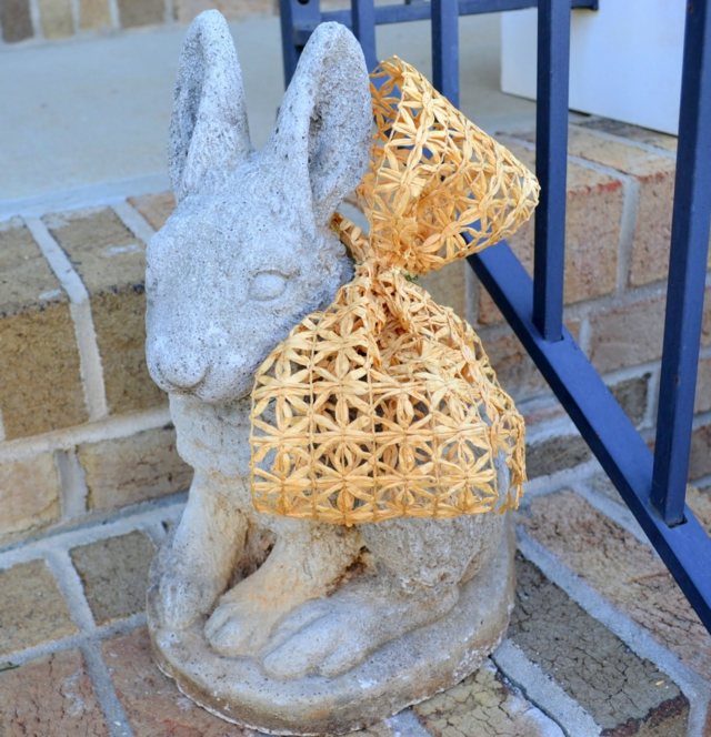 décoration de Pâques figure-lapin-noeud-ruban