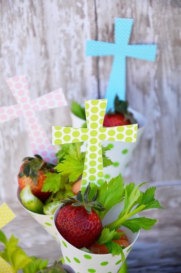 décoration-Pâques-fraises-croix décoration Pâques