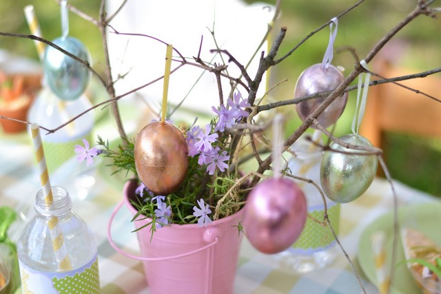 décoration-Pâques-oeufs-décorés-peinture-effet-métallique décoration de Pâques