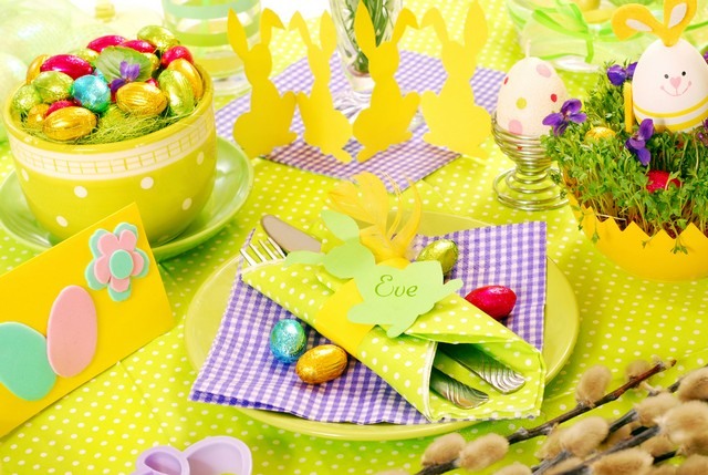 décoration-Pâques-oeufs-table-carte-rond-serviette décoration de Pâques