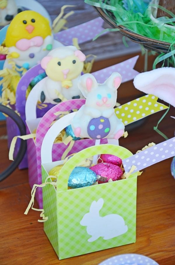 décoration-Pâques-sacs-papier-couleurs-cadeaux  décoration Pâques