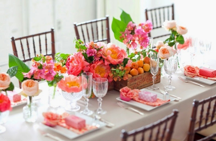 décoration-Pâques-table-bouquets-fleurs-cadeaux décoration de Pâques