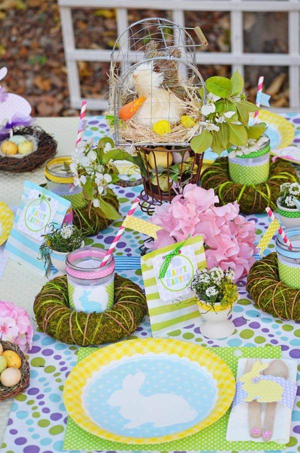 décoration-Pâques-table-couronnes-mousse-vaisselle décoration Pâques