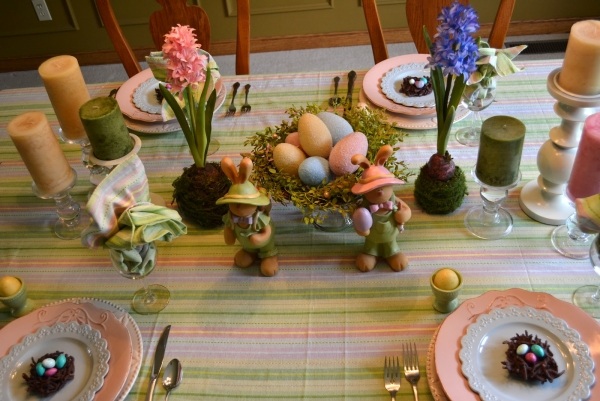 décoration-Pâques-table-figurines-oeufs décoration Pâques