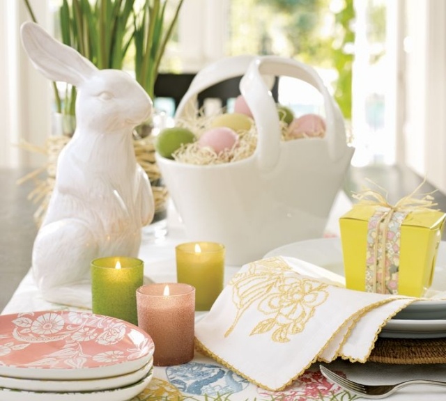 décoration-de-Pâques-bougies-multicolores-lapin-panier