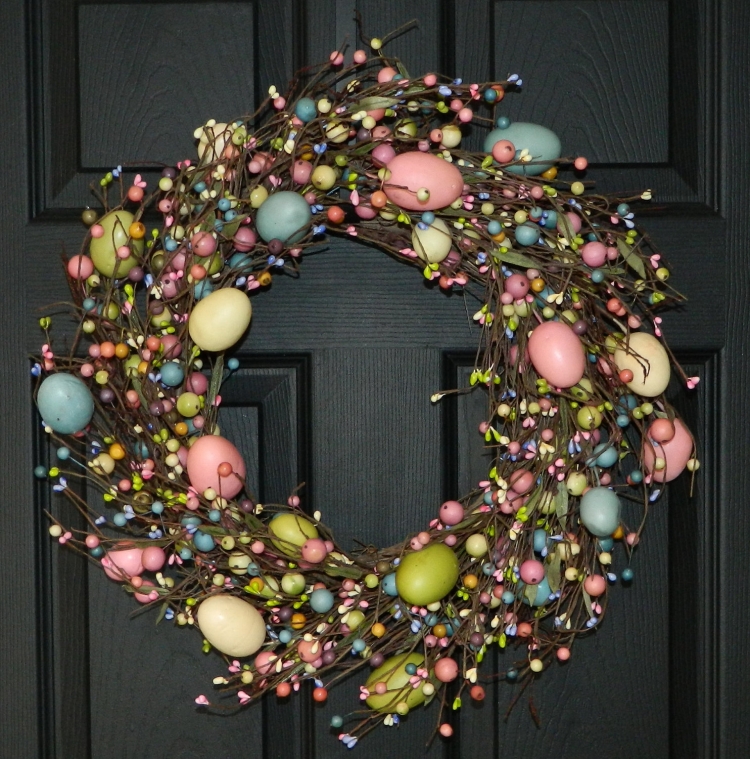 décoration de Pâques couronne-de-porte-oeufs-decoratifs