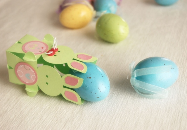 décoration-de-Pâques-oeufs-multicolore-lapin-papier-DIY