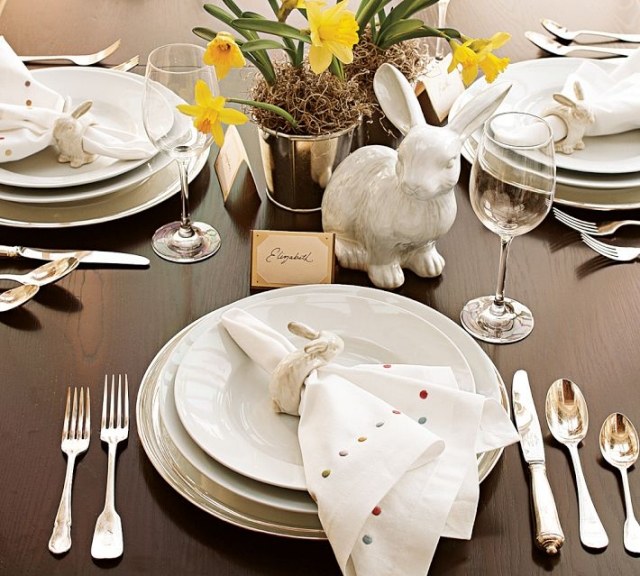 décoration-de-Pâques-ronds-serviette-table-jonquilles-lapin