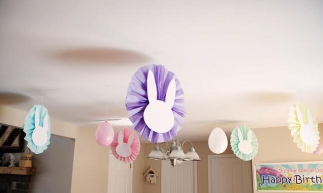 décoration-de-Paques-lapin-plafond-ballon