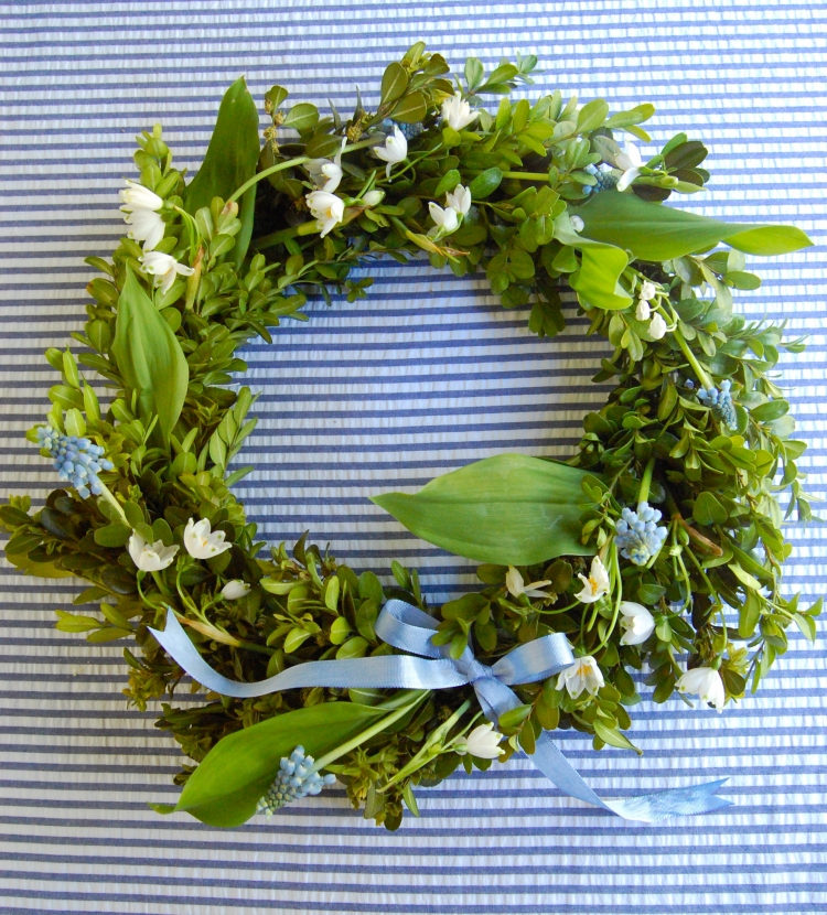 décoration-printemps-branches-vertes-fleurs-blanches