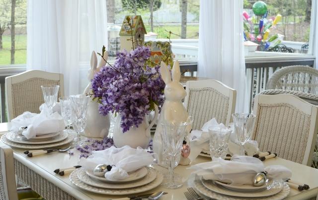 décoration-table-Pâques-bouquet-lilas-lapin-céramique