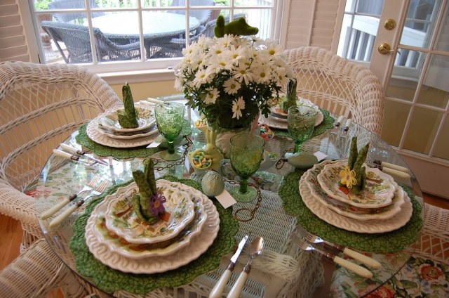 décoration-table-Pâques-marguerites-lapins-décoratifs