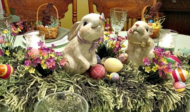 décoration-table-Pâques-oeufs-lapins-corbeilles