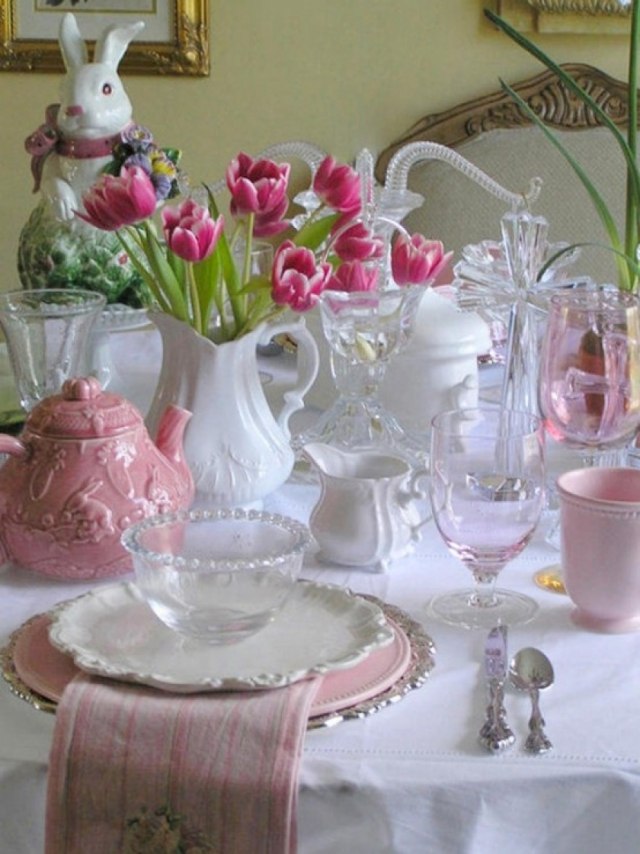 décoration-table-Pâques-tulipes-roses-serviettes décoration table