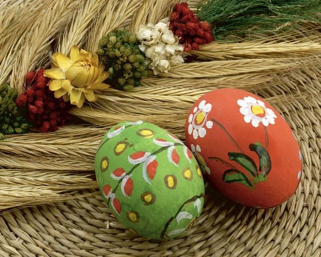 décorer des œufs de Pâques peinture-base-végétale