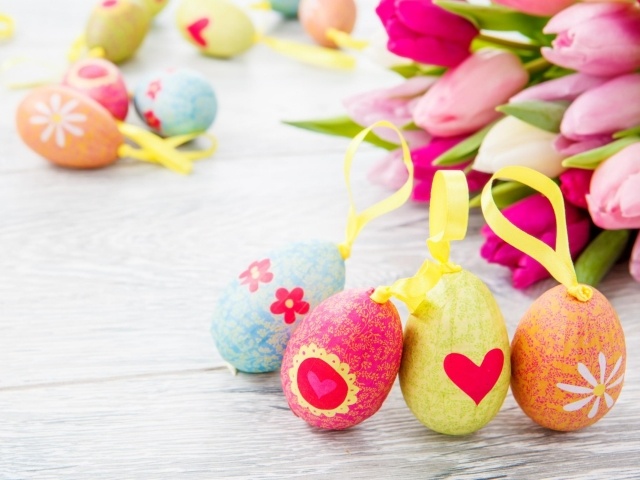 décorer-œufs-Pâques-polystyrène-rubans-tulipes