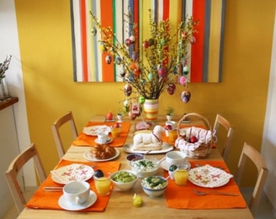 deco-table-Paques-oeufs-colorés-branches déco de table Pâques