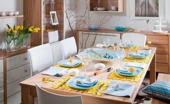 deco-table-Paques-vaisselle-bleue-tulipes déco de table Pâques