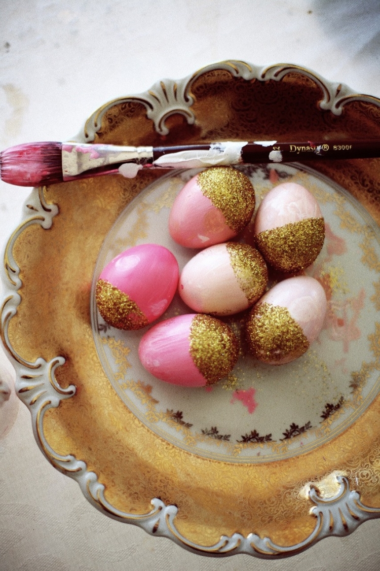 decoration-œufs-de-Pâques-paillettes-brillantes