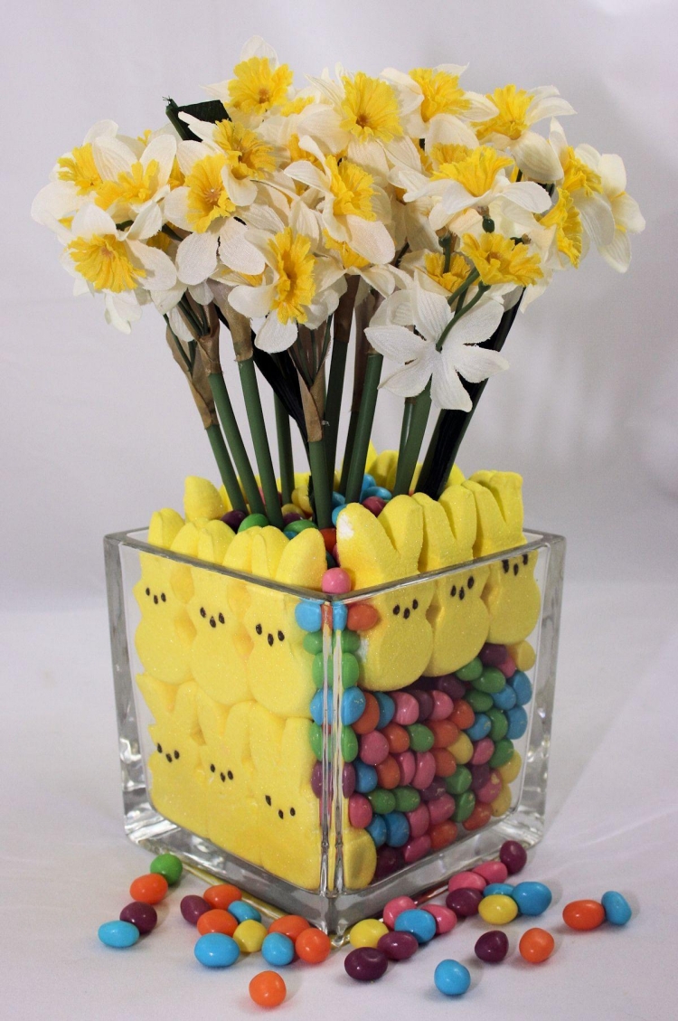 decoration-Paques-jonquilles-lapins-sucreries décoration Pâques