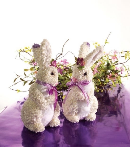 decoration-Paques-lapins-peluche-rubans 