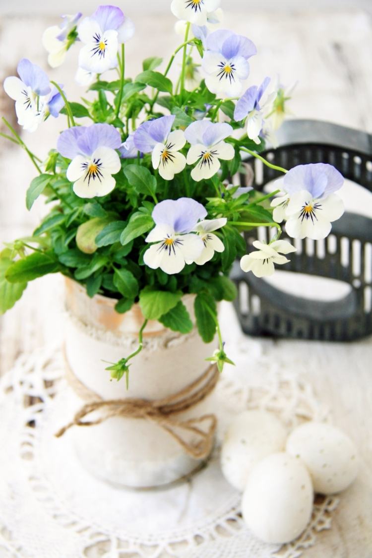 decoration-florale-Paques-boîte-conserves-pensées