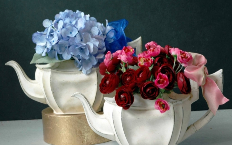 decoration-florale-Paques-théières-porcelaine-vases décoration florale