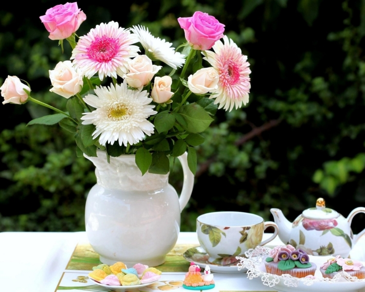 decoration-florale-Paques-vase-fleurs-broc-porcelaine décoration florale