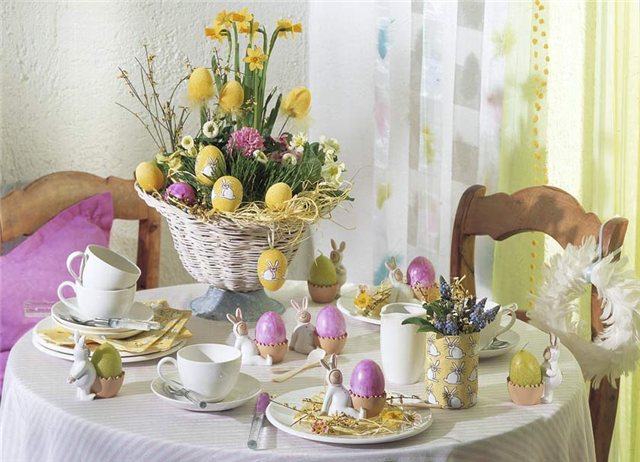 decoration-paques-arrangement-fleurs-panier