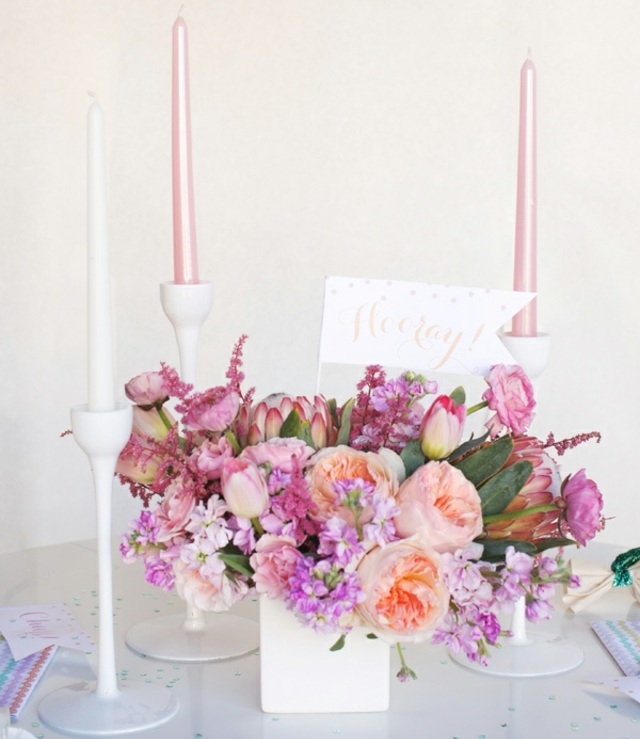 decoration-table-Paques-bouquets-roses-lilas décoration de table