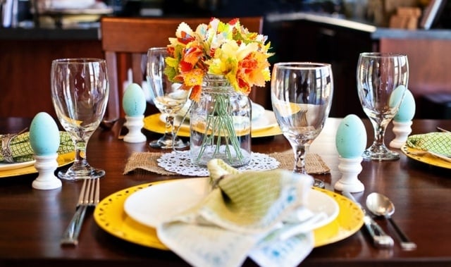 decoration-table-Paques-fleurs-tissu décoration de table