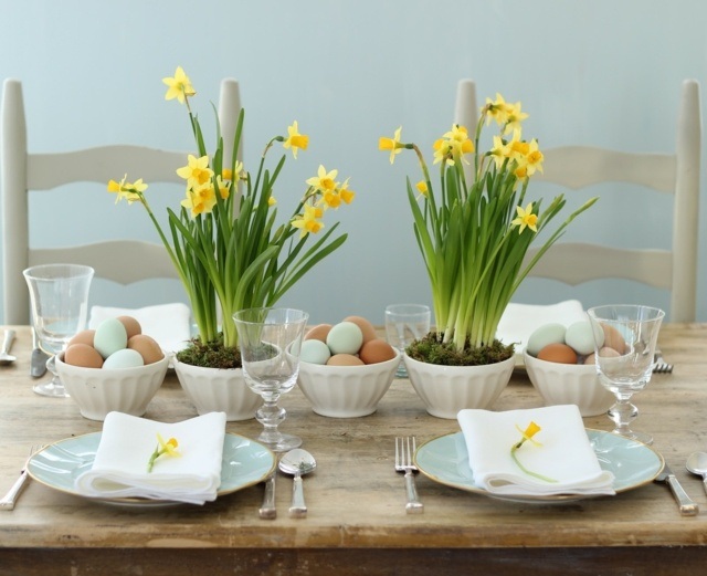 déco-de-table-Paques-jonquille-oeufs-serviette