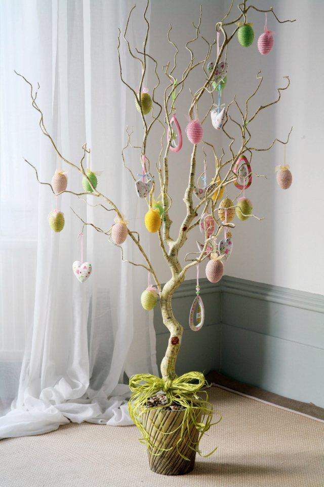 déco-de-table-arbre-oeufs-multicolores