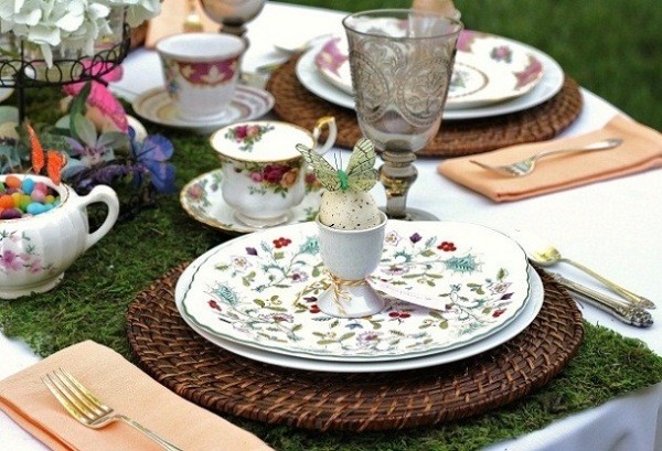 déco-table-Pâques-motifs-assiette-oeufs-papillons