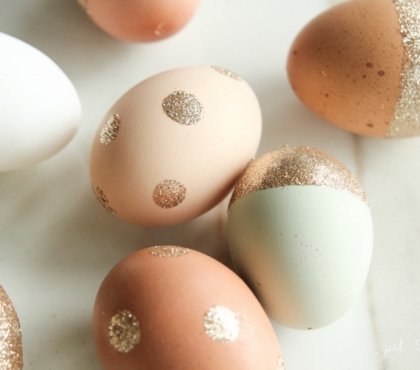 décoration-Pâques-fabriquer-enfants-œufs-paillettes-motifs