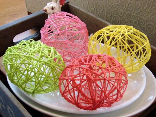 décoration-de-Pâques-ballons-fil--multicolore