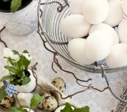 décoration-de-Pâques-oeufs-table-plantes