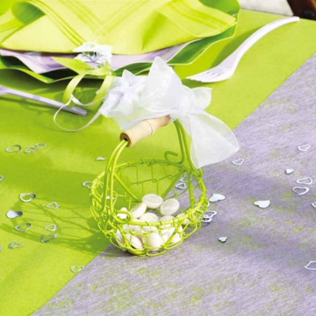 décoration-de-Pâques-table-oeufs-panier-vert-serviette