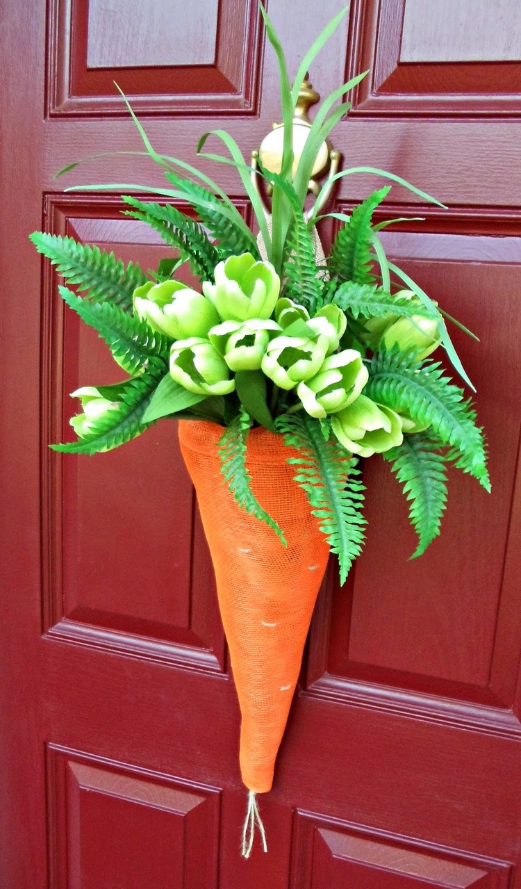 décoration-extérieur-Pâques-idée-géniale-porte-entrée-carotte-fleurs