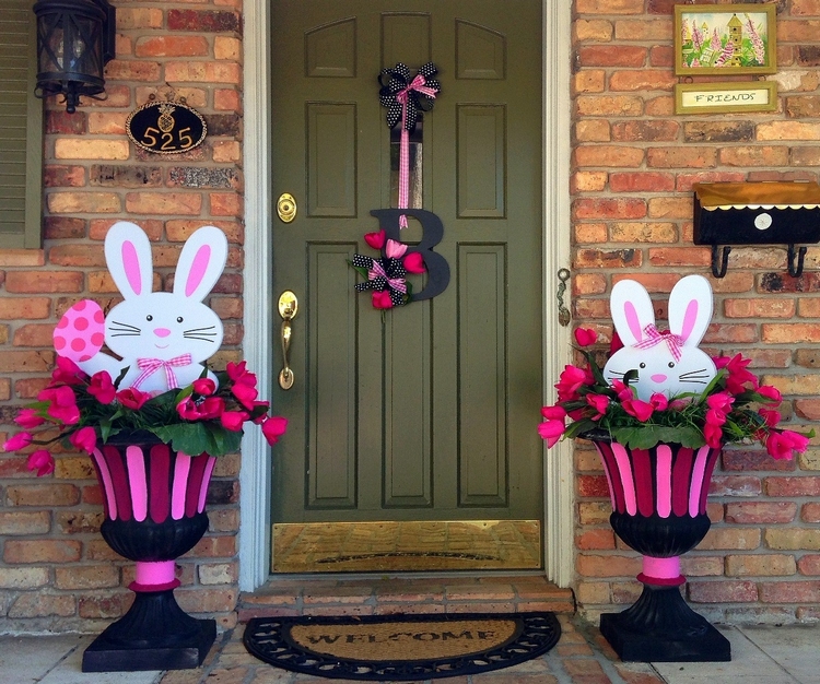 décoration-extérieur-Pâques-idées-fleurs-lapins-porte-entrée