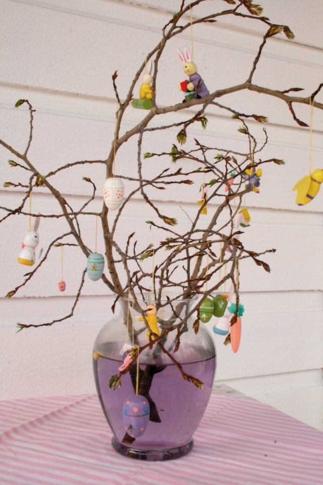 décoration de la maison arbre-Pâques-branches-œufs-lapins