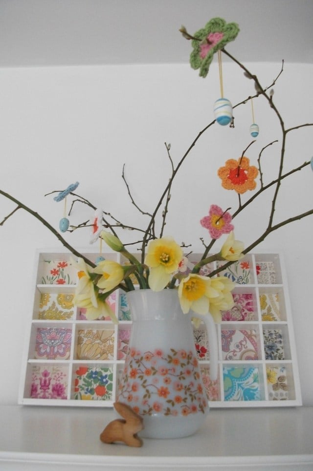 décoration de la maison arbre-Pâques-narcisses-fleurs-au-crochet