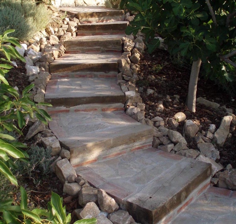 escalier-pierre-bois-dalles-marches-jardin