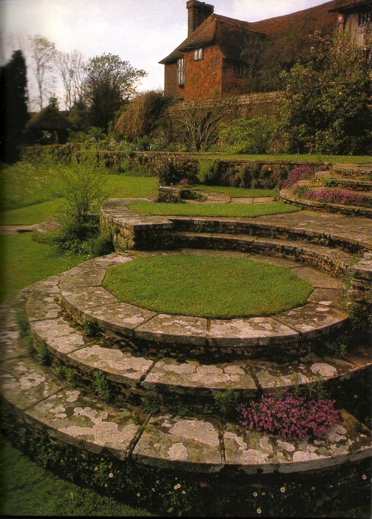 escalier en pierre jardin forme circulaire