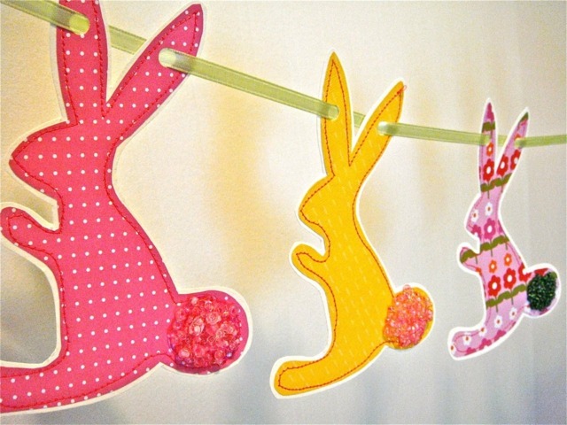 guirlande-lapins-tissus-motifs-joyeuses-Pâques