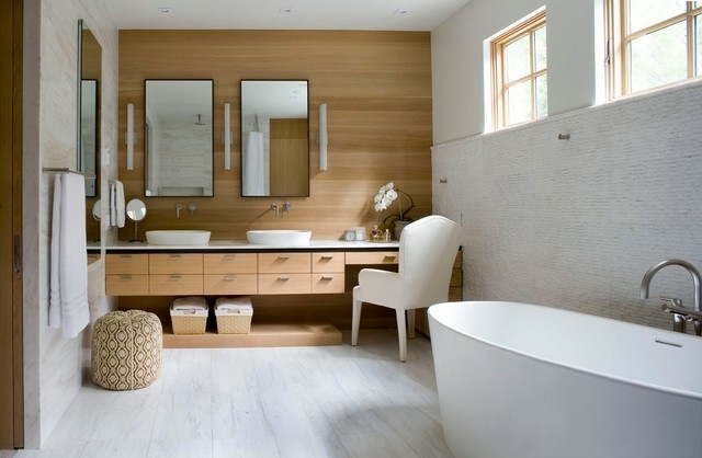 idées-déco-salle-bains-accents-bois-revetement-mural-baignoire-ovale