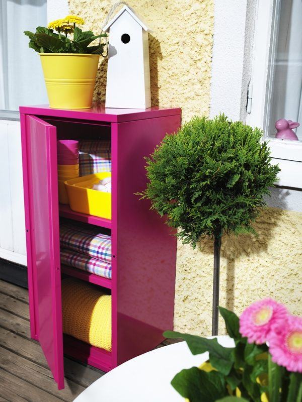 idées-déco-balcon-accents-jaunes-armoire-rangement