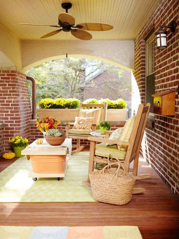 idées-déco-balcon-coin-detente-plantes-chaise-table-roulette